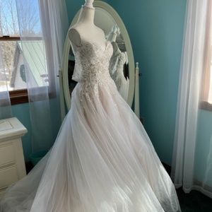Spectacular Princess Inspired Wedding Dress Champagne/Ivory Size 8